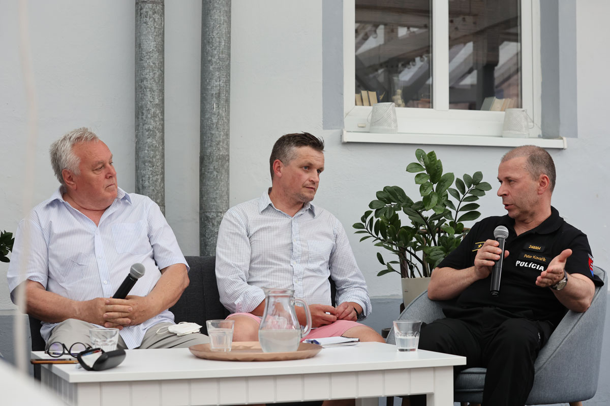 Peter Kovařík a aktivisti.